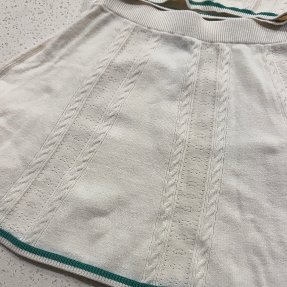 Women’s Sporty Sweater Set - Picture 3 of 3